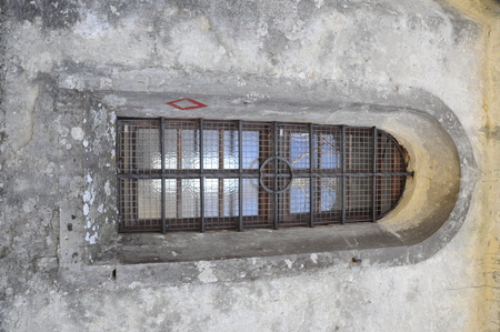 Okno na severni strani ladje